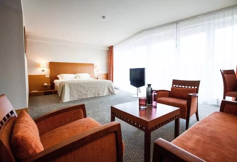 هتل Vanagupe Spa Resort