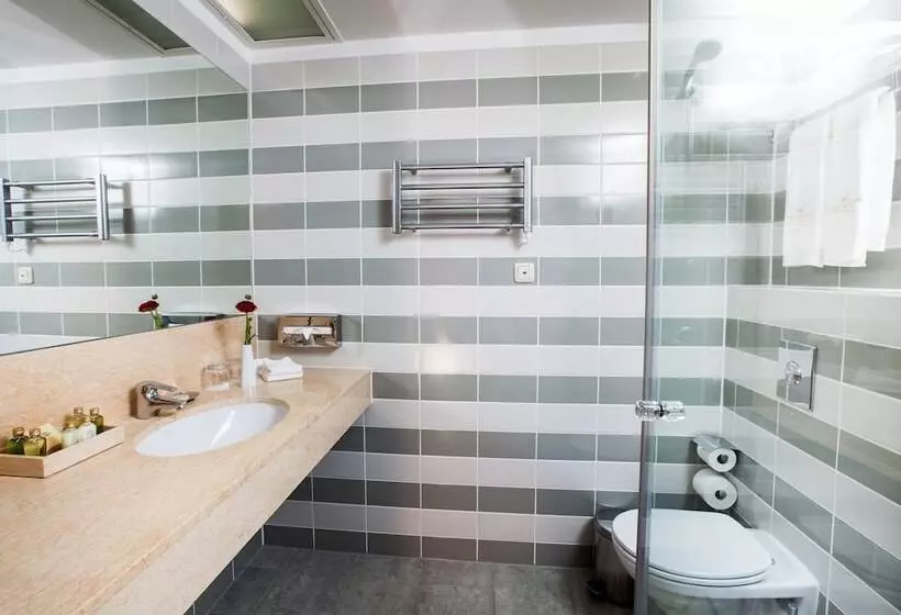 هتل Vanagupe Spa Resort