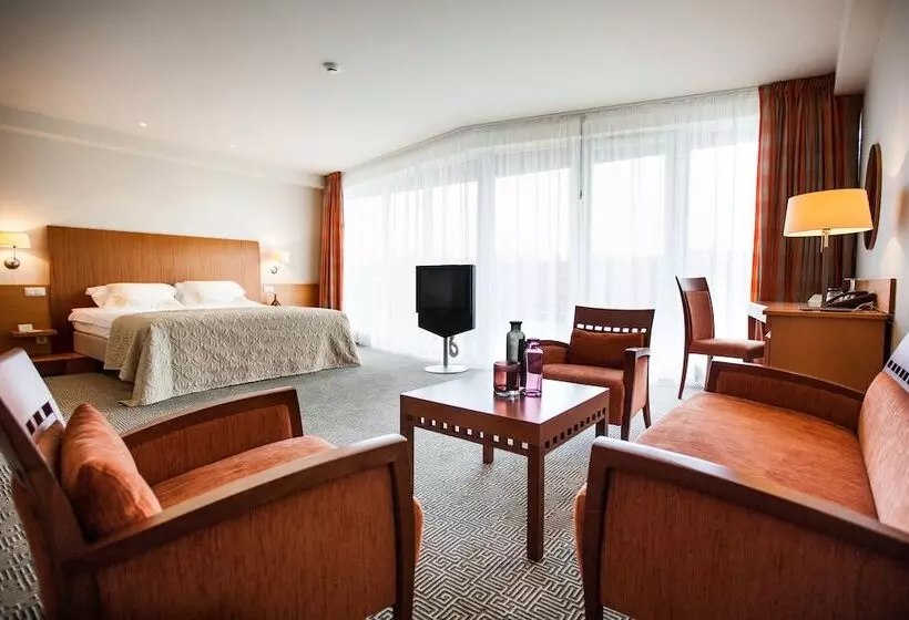 هتل Vanagupe Spa Resort