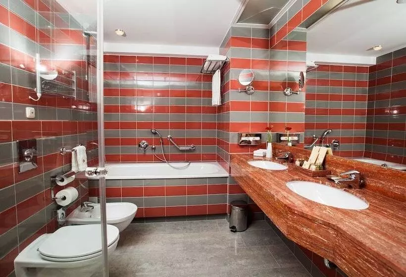 هتل Vanagupe Spa Resort