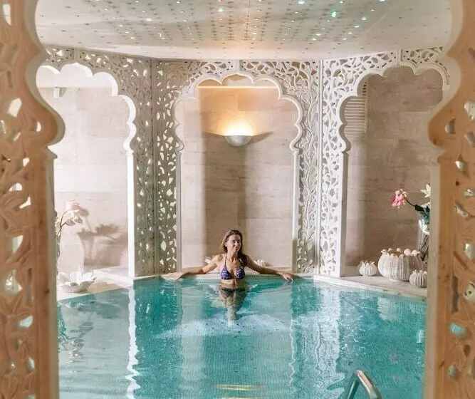 هتل Vanagupe Spa Resort