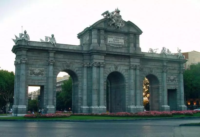 هتل Zentral Castellana Norte