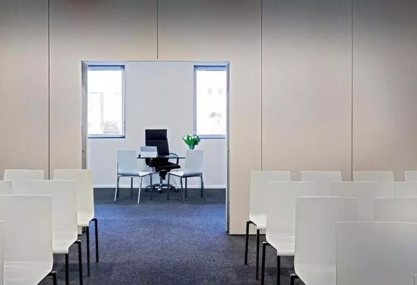 هتل Zentral Castellana Norte