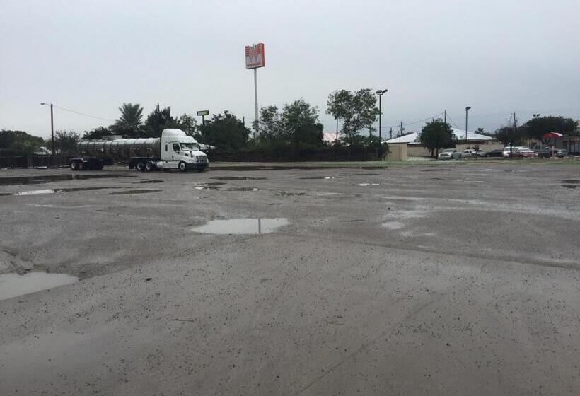 モーテル Texas Inn And Suites City Center At University Dr