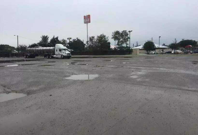 汽车旅馆 Texas Inn And Suites City Center At University Dr