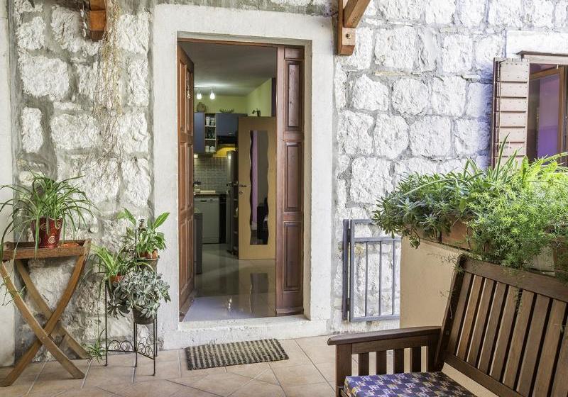 فندق Apartmani Zekan