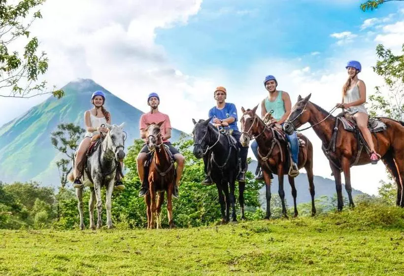 فندق Arenal Country Inn