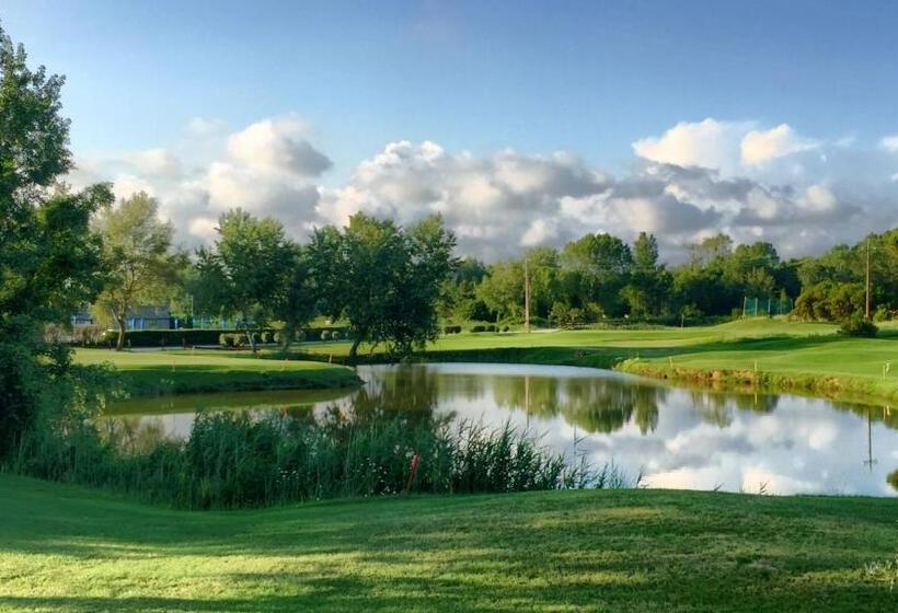 فندق Cosmopolitan Golf & Beach Resort