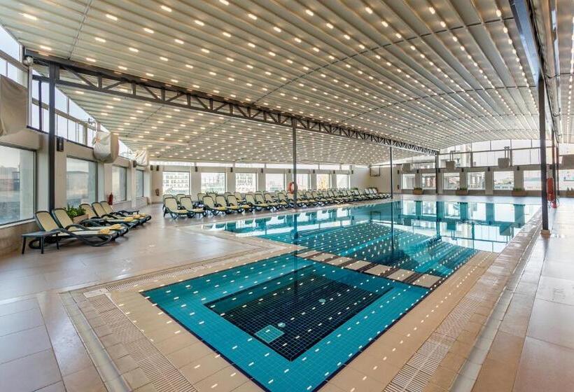 Hotel Titanic Business Kartal