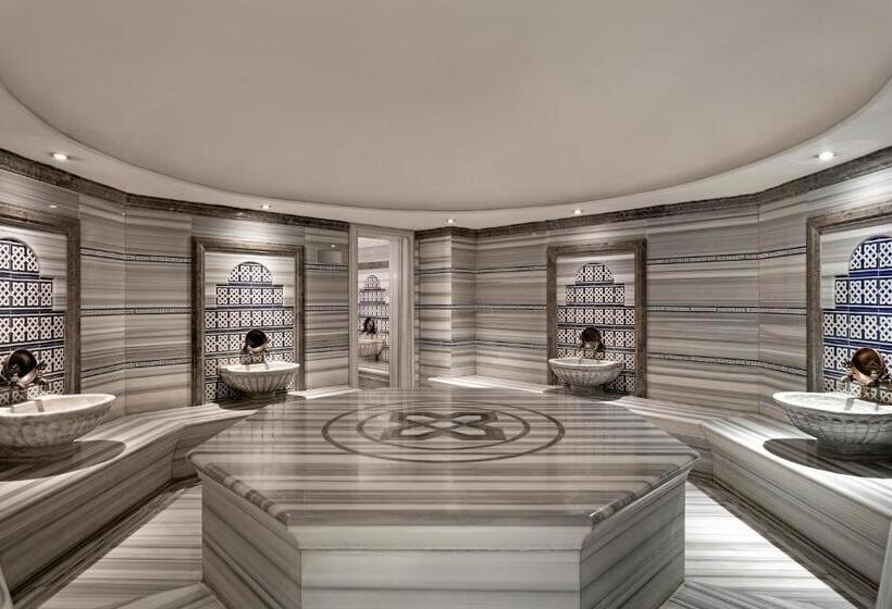 Hotel Titanic Business Kartal