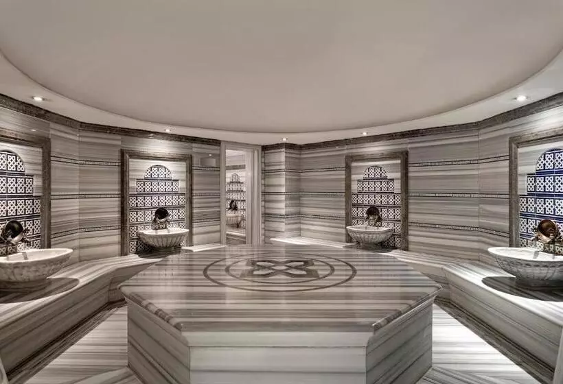 Hotel Titanic Business Kartal