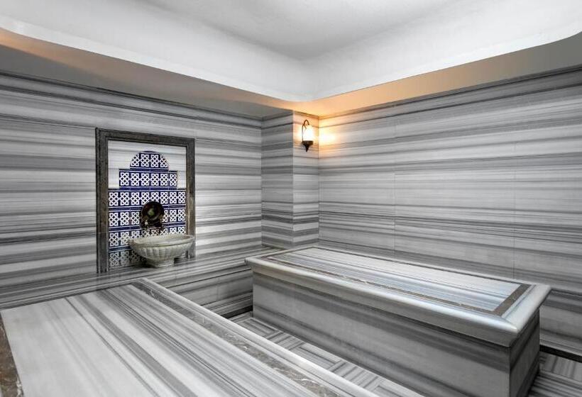 Hotel Titanic Business Kartal