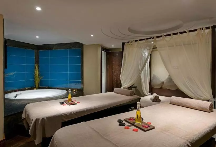 Hotel Titanic Business Kartal