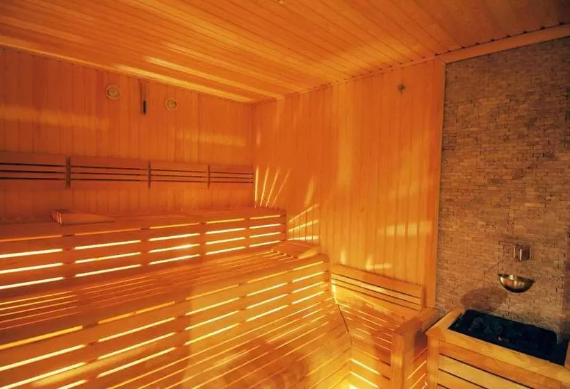 Hotel Titanic Business Kartal