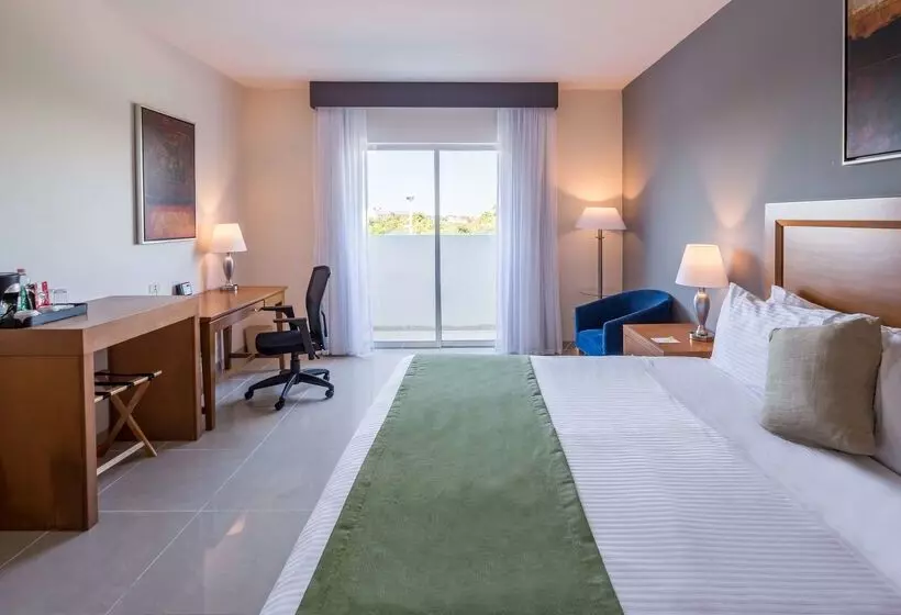 Отель Wyndham Garden Playa Del Carmen