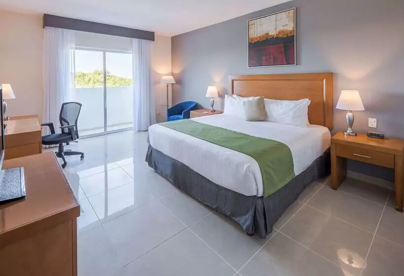 Отель Wyndham Garden Playa Del Carmen