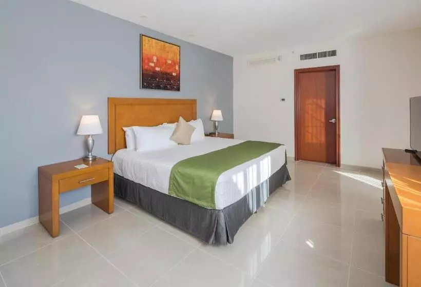 Отель Wyndham Garden Playa Del Carmen