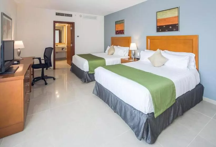 Отель Wyndham Garden Playa Del Carmen