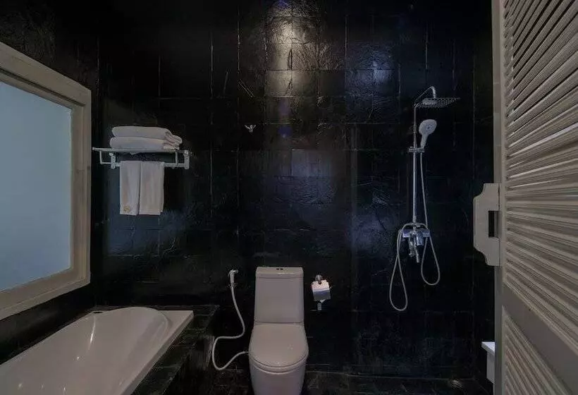 Hotelli Anchan Resort At Bangtao Beach