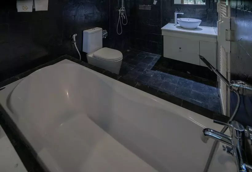 Hotelli Anchan Resort At Bangtao Beach