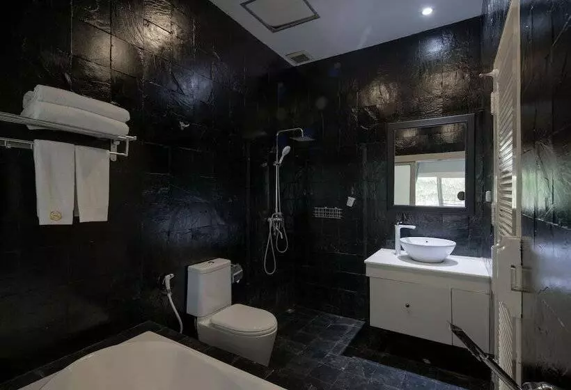 Hotelli Anchan Resort At Bangtao Beach