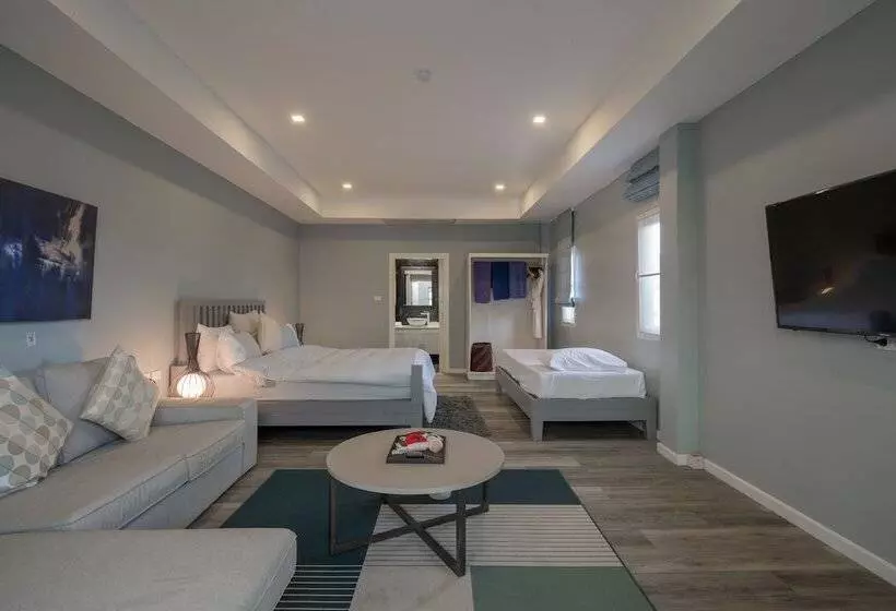 Hotelli Anchan Resort At Bangtao Beach