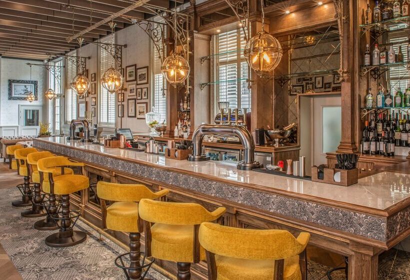 ホテル De Vere Beaumont Estate