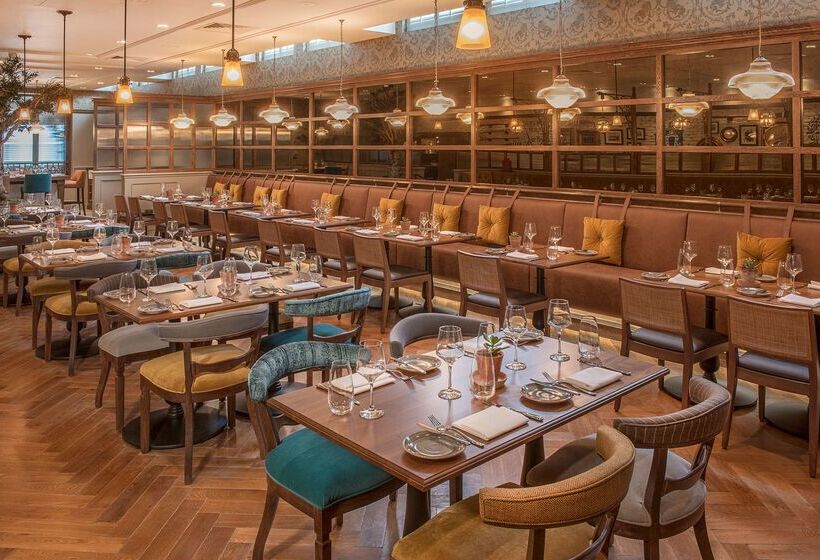 ホテル De Vere Beaumont Estate