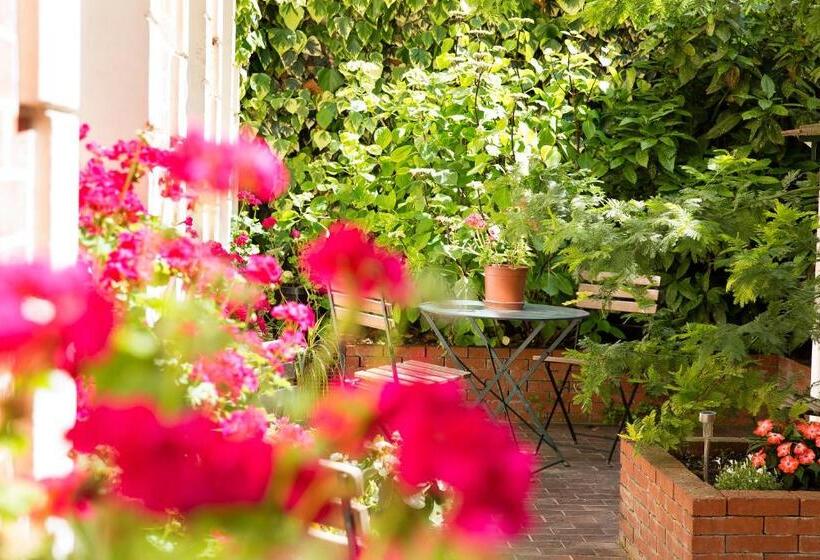 هتل Espace Champerret