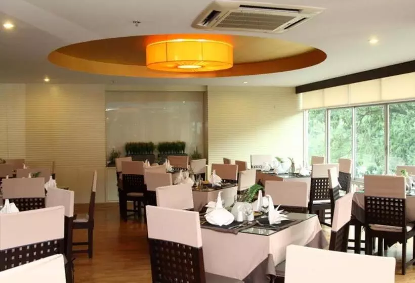 בית מלון כפרי Maninarakorn