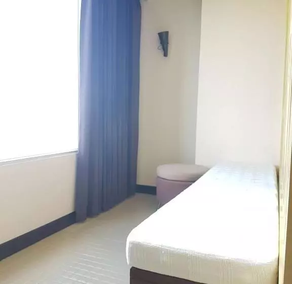 בית מלון כפרי Maninarakorn