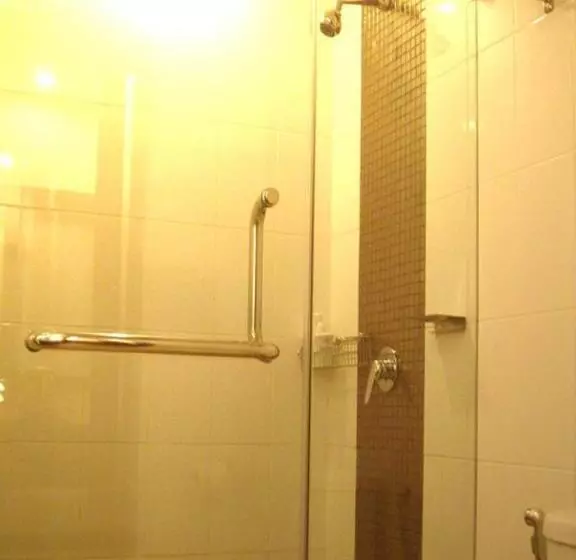 בית מלון כפרי Maninarakorn