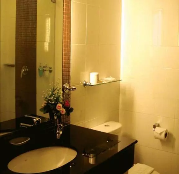 בית מלון כפרי Maninarakorn