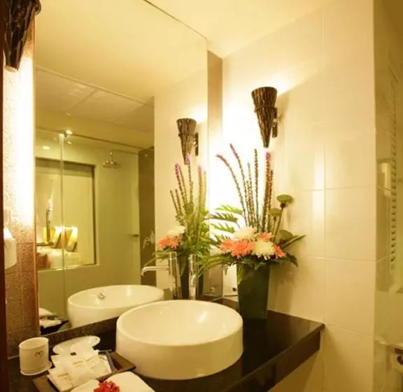 בית מלון כפרי Maninarakorn