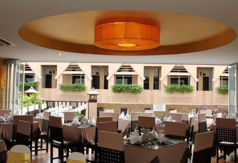 בית מלון כפרי Maninarakorn