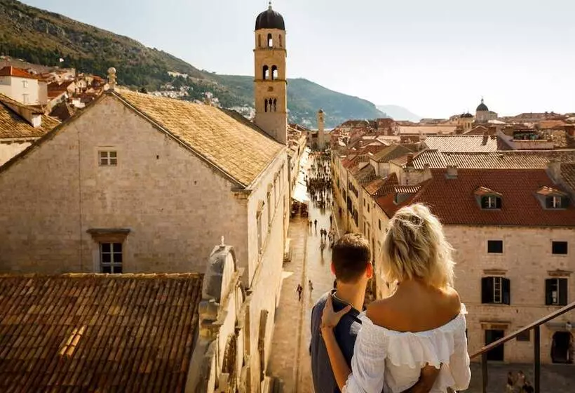 فندق Valamar Lacroma