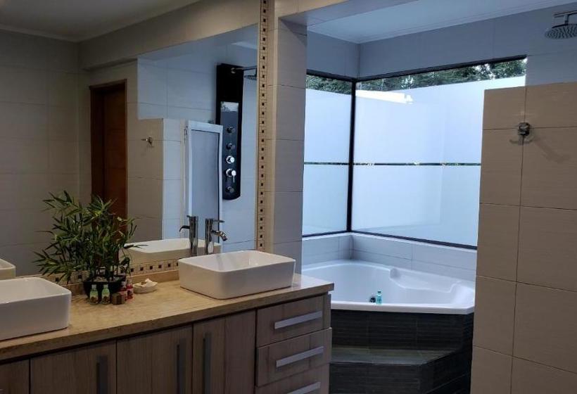 هتل Boutique Bordeluz