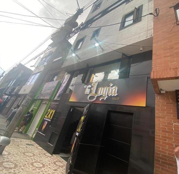 בית מלון כפרי La Logia  Gastrobar