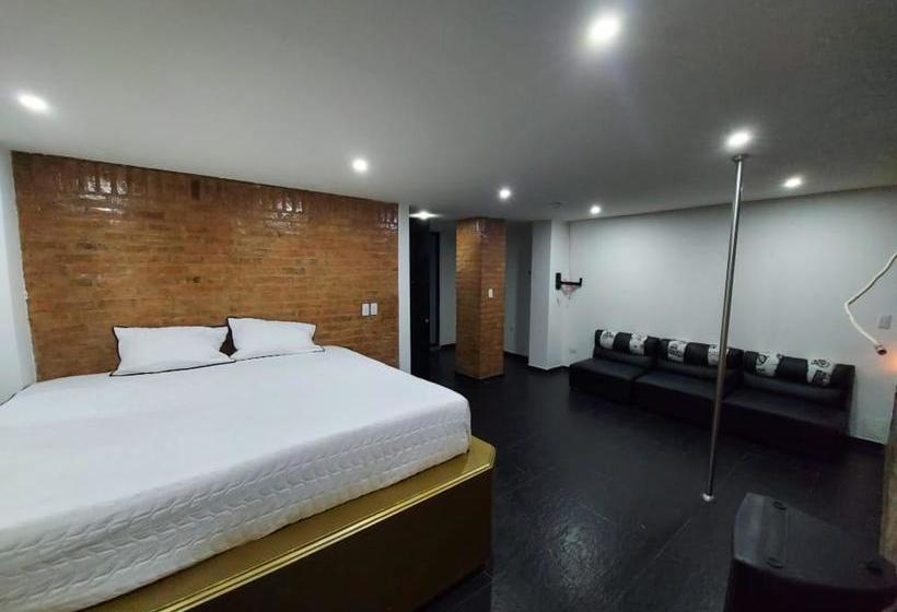 בית מלון כפרי La Logia  Gastrobar