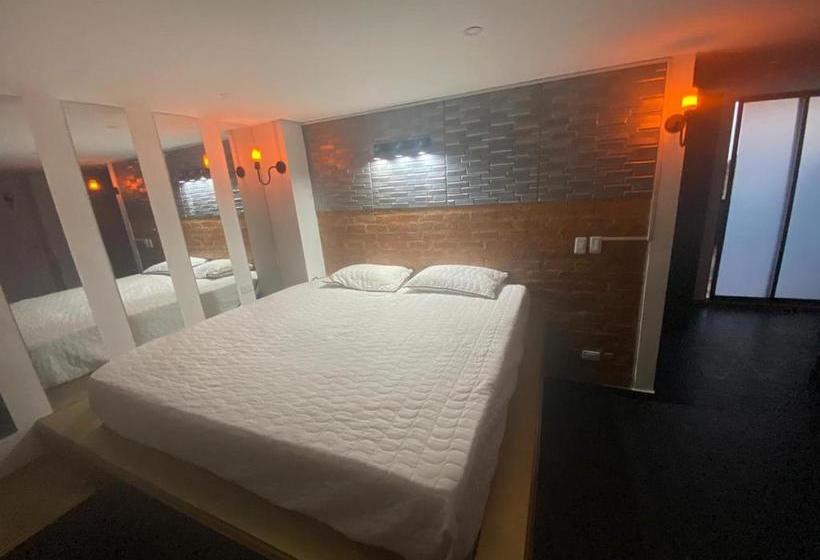 בית מלון כפרי La Logia  Gastrobar