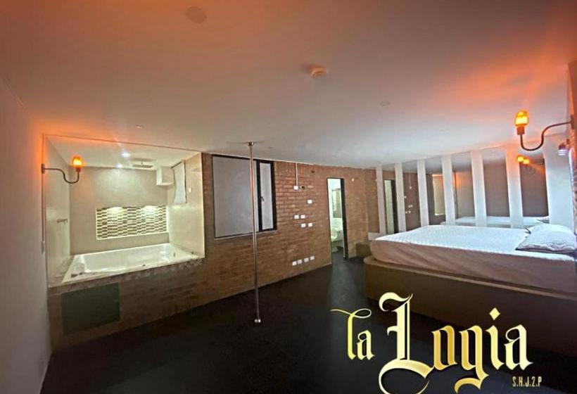 בית מלון כפרי La Logia  Gastrobar