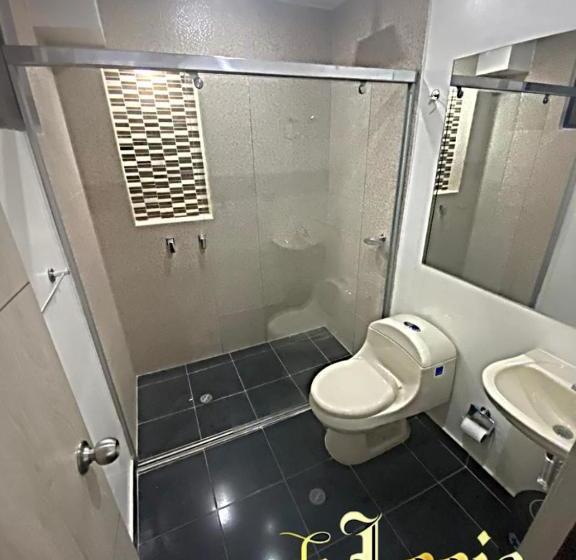 בית מלון כפרי La Logia  Gastrobar