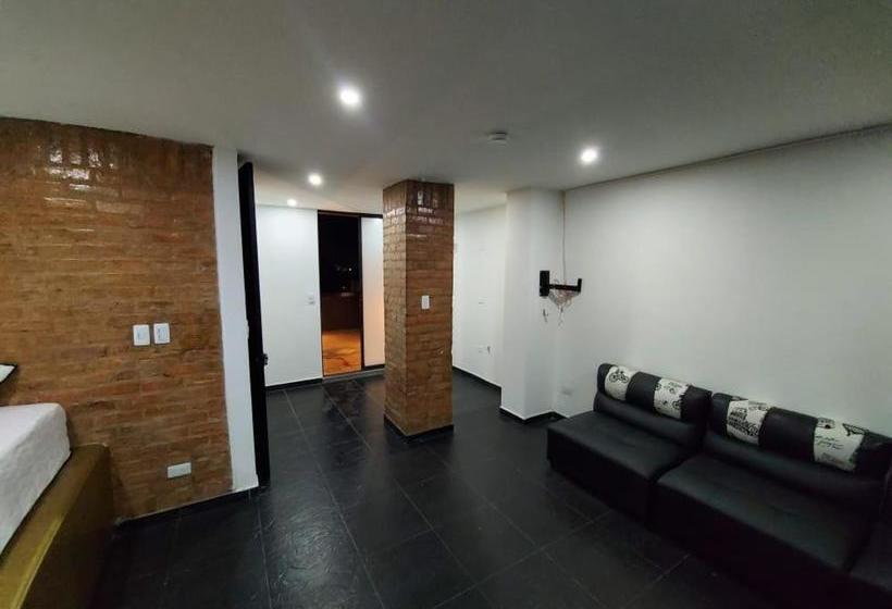 בית מלון כפרי La Logia  Gastrobar