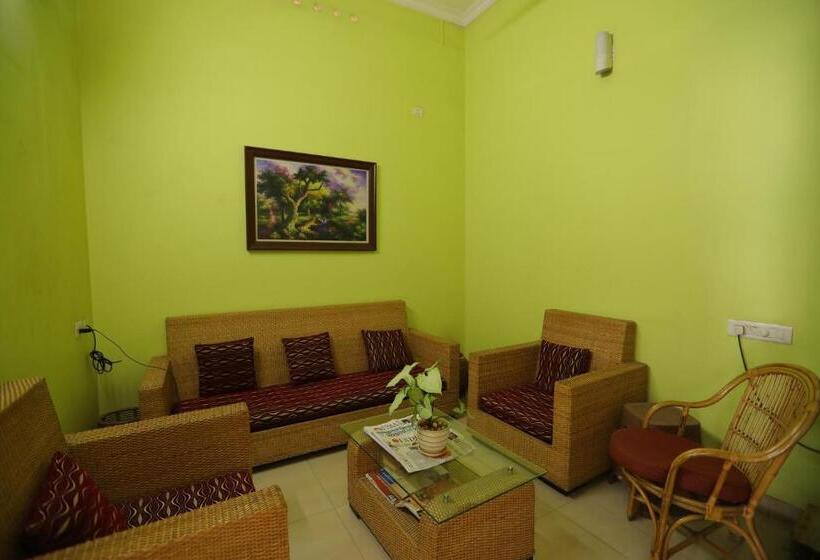 فندق Sapphire Inn