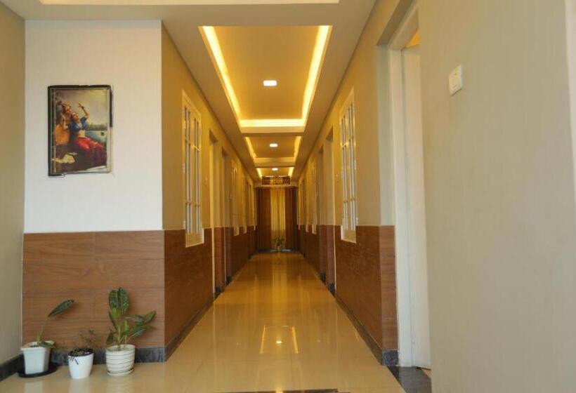 فندق Sapphire Inn