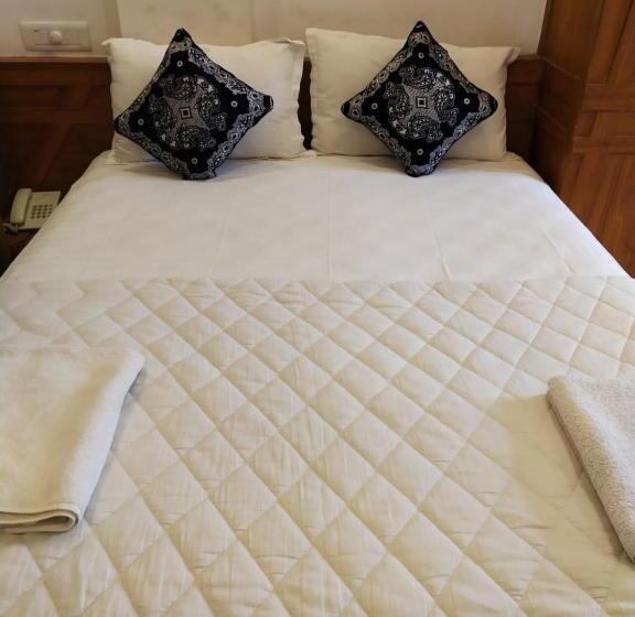 فندق Sapphire Inn