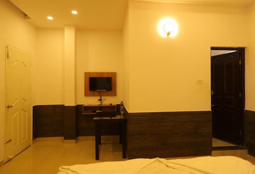 فندق Sapphire Inn