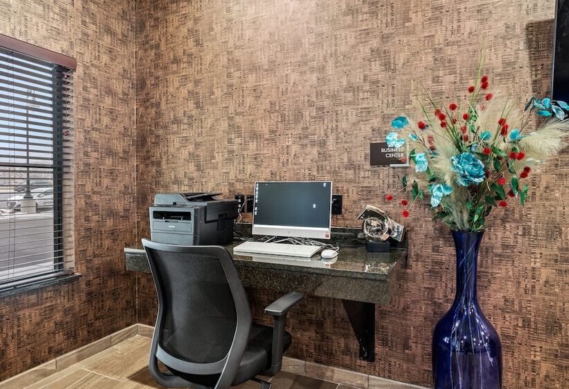 Cobblestone Hotel & Suites   Little Chute