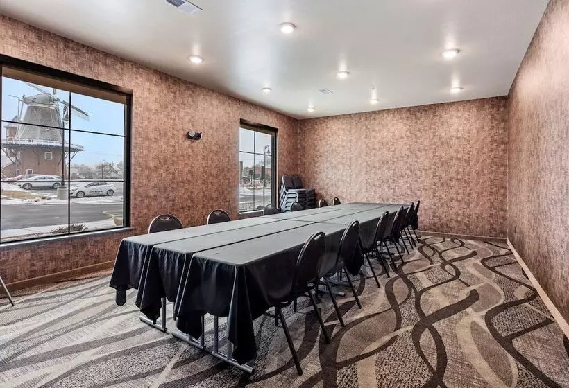 Cobblestone Hotel & Suites   Little Chute