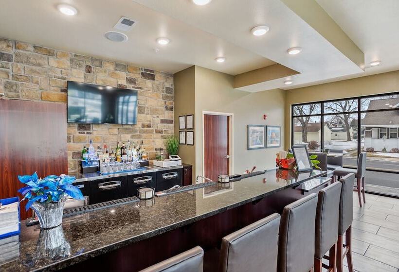 Cobblestone Hotel & Suites   Little Chute